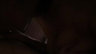 Elle met son cul devant sa bouche et le suce, Filles nues