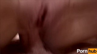Großer Schwanz und zwei blonde Mädchen, Der Arsch