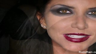 Ein bemalter Rohrstock mit einem süßen Körper, Große Titten