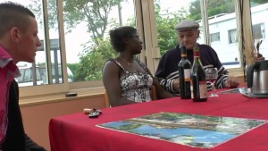 Grand-père a le goût d’une femme noire, Rasé