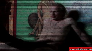 Maman emo maigre avec le type corné, Émo porno