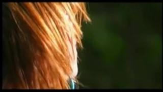 Wunderbare Stöcke auf einem Holzstuhl im Garten, Der Arsch