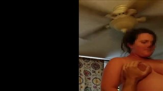 Gros amateur dans la cuisine, Jeune Chatte