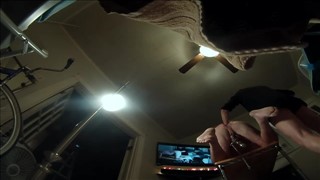 La belle suce un gode, Jeune Chatte