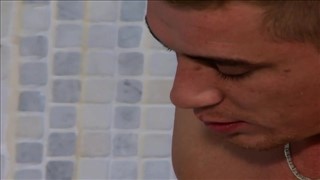 Sexe anal avec une femme chaude dans la baignoire, Cool poussins