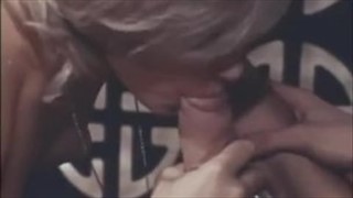 Er küsst eine reife Asiatin auf ihren riesigen Hintern, Große Titten