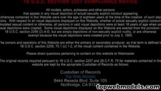 La mulâtre suce parfaitement le pénis, Petits seins