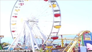 Shyla commence à lécher la chatte de son amie, Cool poussins