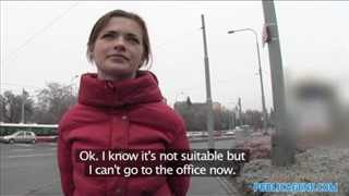 Il s’est branlé et a marqué un cul pâle, Sexe en public