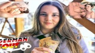 Poussin solitaire en classe d’informatique, Pornhub