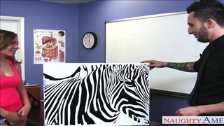 Das Mädchen lutscht den Penis eines Psychologen, Natürliche Titten