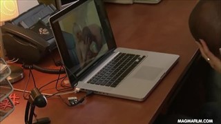 Mia hat ein süßes Gesicht, Natürliche Titten