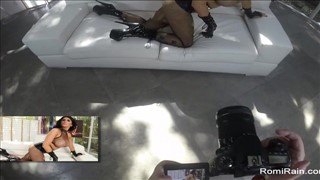 Deux lesbiennes ayant une presse sexuelle contre une vitre, Chatte