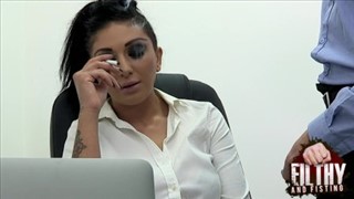 Il se défonce le cul sur le fauteuil en cuir, Anal