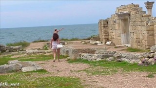 Jeny Smith est un mannequin en vêtements transparents, Sexe en public