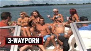 Lesbiennes bisexuelles à la fête, Huilé / Huilé