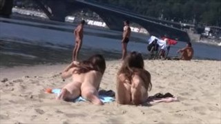 Fesses nues sur la plage, Sexe en public