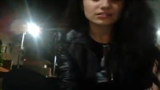 Auf der Straße zeigte sie ihre hübschen Brüste, Sexaufnahme