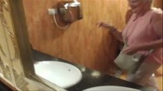 Il pousse la canne et l’étouffe dans le magasin, Pornhub