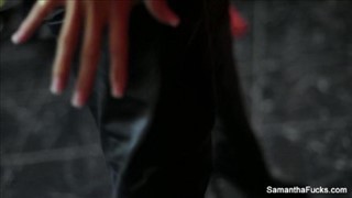 Seins en silicone et piercings aux mamelons, Cool poussins