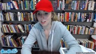 Belle salope se masturbe dans le magasin, Redtube