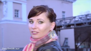 Jeny Smith présente des fesses spécifiques, Sexe en public