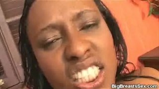 Ses seins en chocolat rebondissent divinement, Redtube