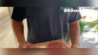 La blonde branle la bite au chocolat, Pornhub