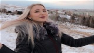 Brunet embrasse une nana maigre après avoir bu, Sexe en famille