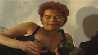 Maman rousse a des seins ronds, Grossier