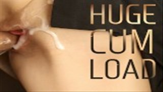 Il caresse sa boisson jeune et humide, Rasé