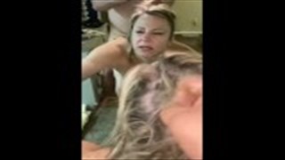 Sexe dans les vestiaires avec une divine blonde, blondes