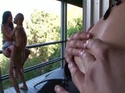 Zwei geile Schlampen ficken hart, Große Titten