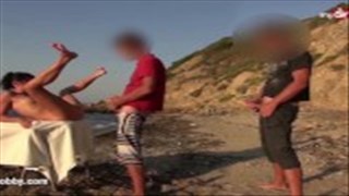 Plantureuse Stella Cox aime les bites noires, Bas