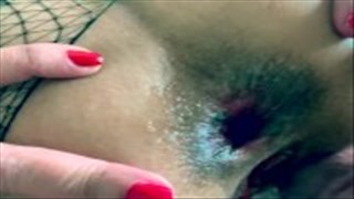 La star blonde se fait défoncer par un long gode, blondes