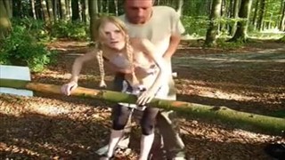 Sexe en forêt avec une jeune blonde, Sexe en public