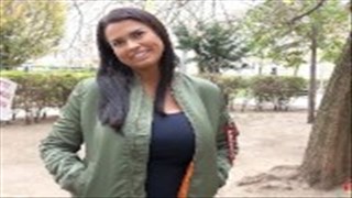 La plantureuse Jessica Roberts se fait picorer, Fellation