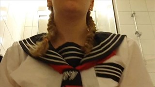 La fille asiatique a été choyée par de nombreux mecs, Petits seins