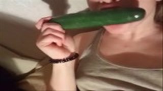 Frère joue avec sa soeur blonde, Pornhub