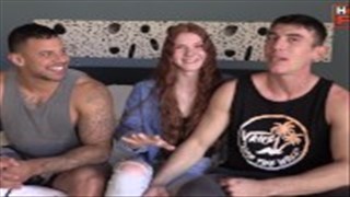 Sexe avec une rousse et une blonde dans un trio sensuel, Adolescents