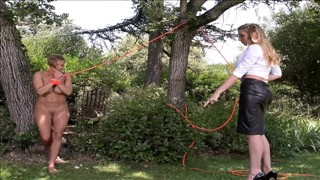 Belle anale dans les toilettes, Rasé