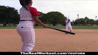 Brunet et son petit ami font un enregistrement sexuel, Rasé