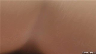 Ein Teenie mit einem Superarsch kam für einen Blowjob, Ficken